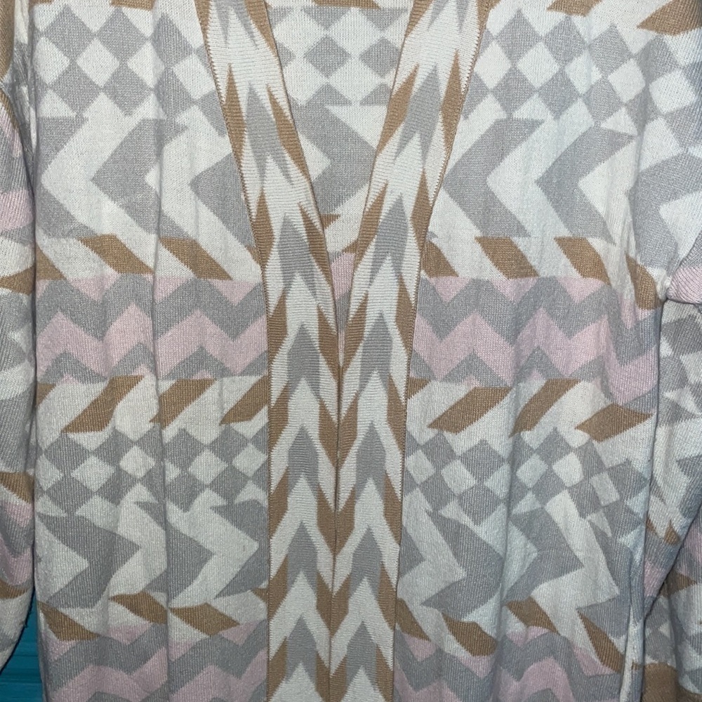 BOGO 🌸🌼 HOST PiCK Calligraphie cardigan pink, gray, caramel & cream geometric - Picture 6 of 10